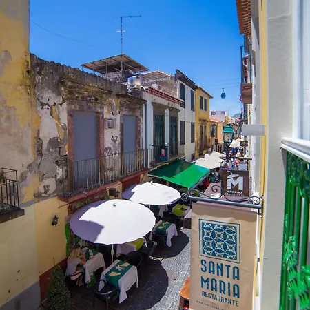 Santa Maria Hostel *